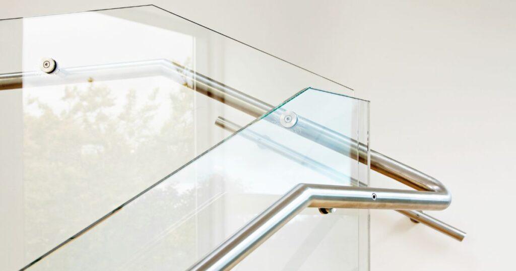 Strukturella glas för balkongbalustrade
